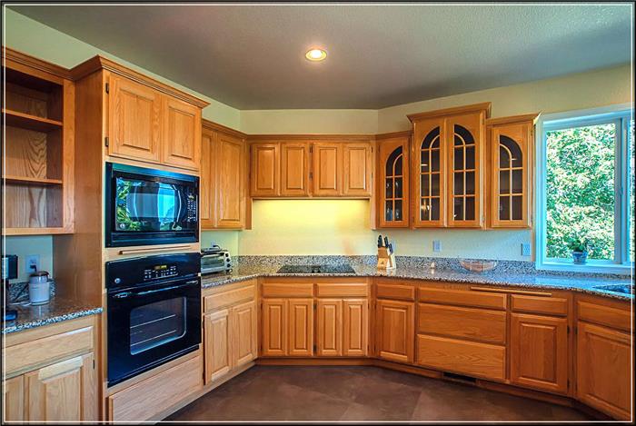 Oak Kitchen Cabinets