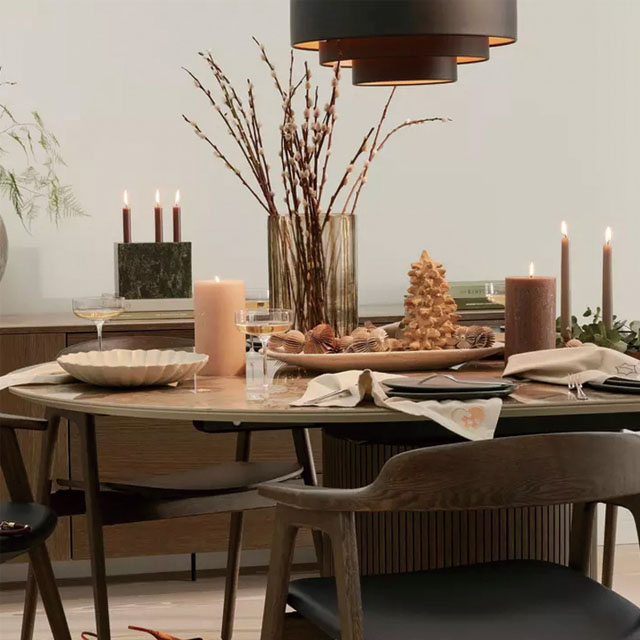 French roll-up doors blend dinning table